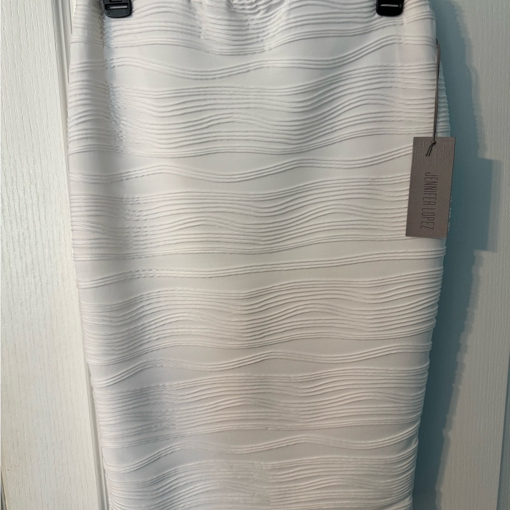 Jennifer Lopez Elegant White Textured Skirt